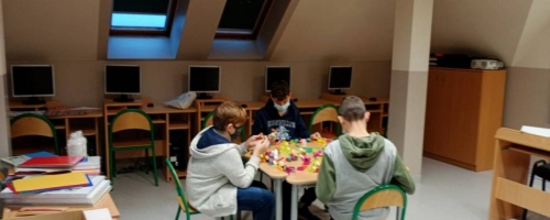 11 XII 2020r.  Przygotowywanie kartek świątecznych