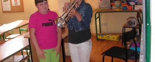 23 września 2016r.- próbujemy grać na skrzypcach i trąbce