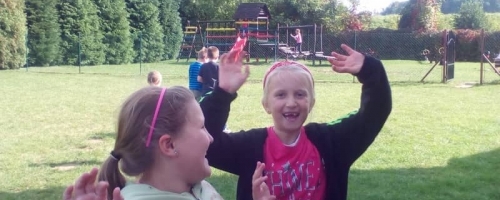 Zabawy na świeżym powietrzu i strzelające origami