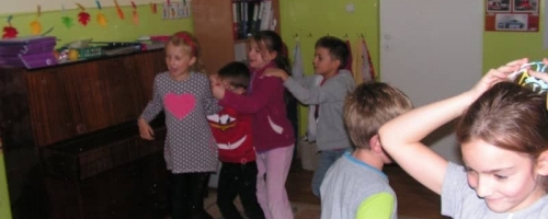 Śpiewamy karaoke, tańczymy do muzyki