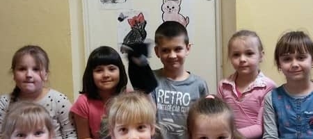 Przedszkolaki świętują Dzień Kota