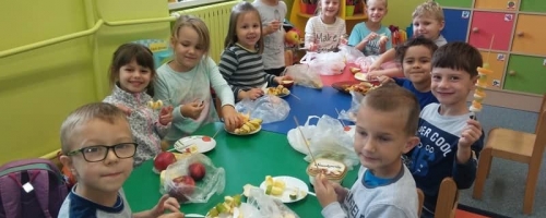 Zdrowe szaszłyki owocowe