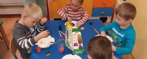 BAWIMY SIĘ KOLORAMI