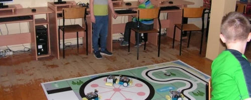 Poznajemy robota mBot – jak działają czujniki linii, odległości, wskaźniki